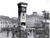 Ura na Trgu bana Jelačića 1928. godine  Prva javna ura u Zagrebu postavljen je 17.studenoga 1920. godine na Trgu bana Jelačića. Brigu o njoj vodio je urar Mirko Novak, a urarska radnja je bila u Ilici 24. Četrdesetih i pedesetih točnije do 1953. godine sat održava urar Mate Barać i njegova kćerka Ksenija, koji su stanovali u Masarykovoj ulici, a radnja se nalazila u Miškecovom prolazu. Od 1953. godine javne satove u Zagrebu održava, već nekoliko generacija, urara Lebarović s radnjom na Maksimirskoj.